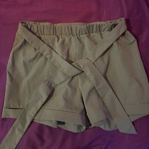 Green shorts XL